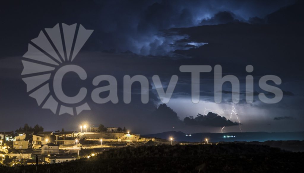 
									Unfolding Thunderstorm